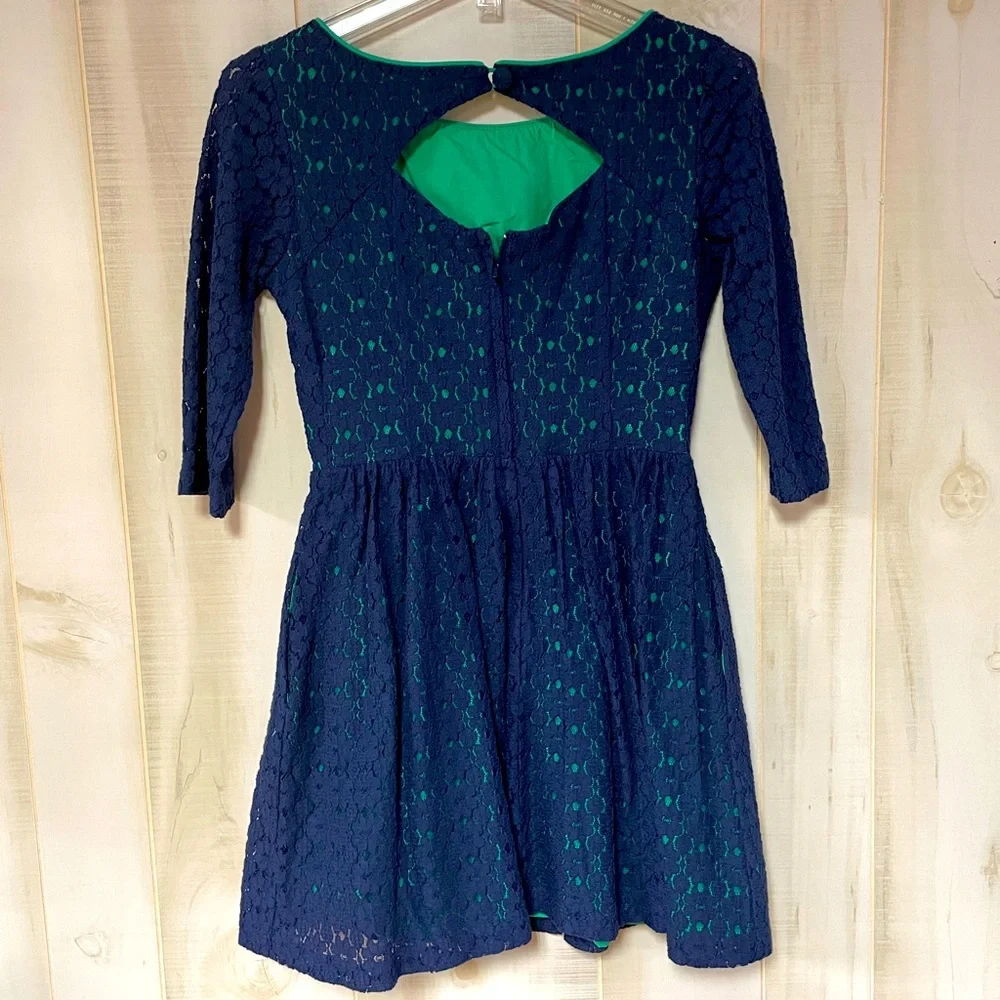 Lilly Pulitzer Navy Blue Lace and Green 3/4 Sleeve Dress Sz 4 - Picture 2 of 6
